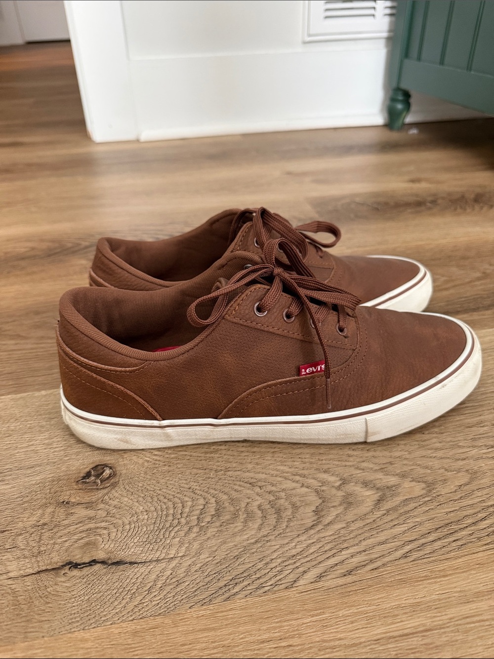 Levi's Men's Chestnut Low-Top Canvas Sneakers with White Sole